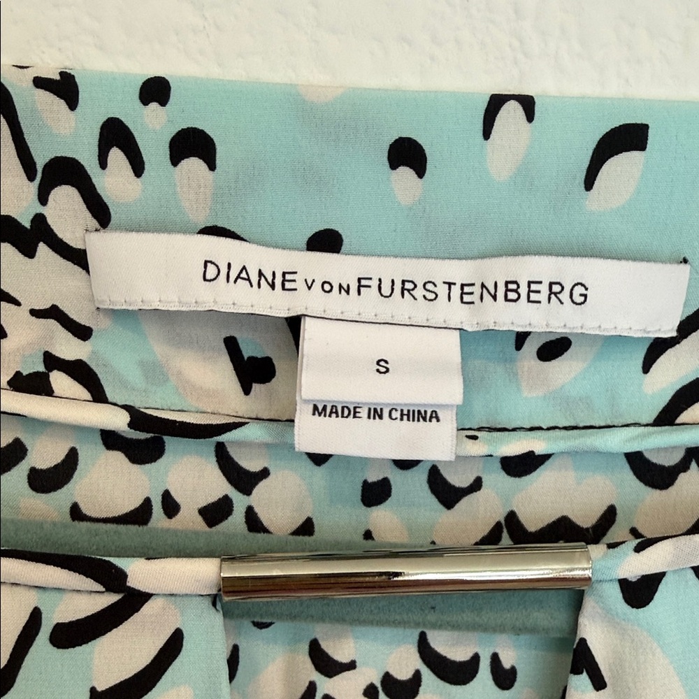 Diane Von Furstenberg Blue and Cream Patterned Tunic - Picture 2 of 5